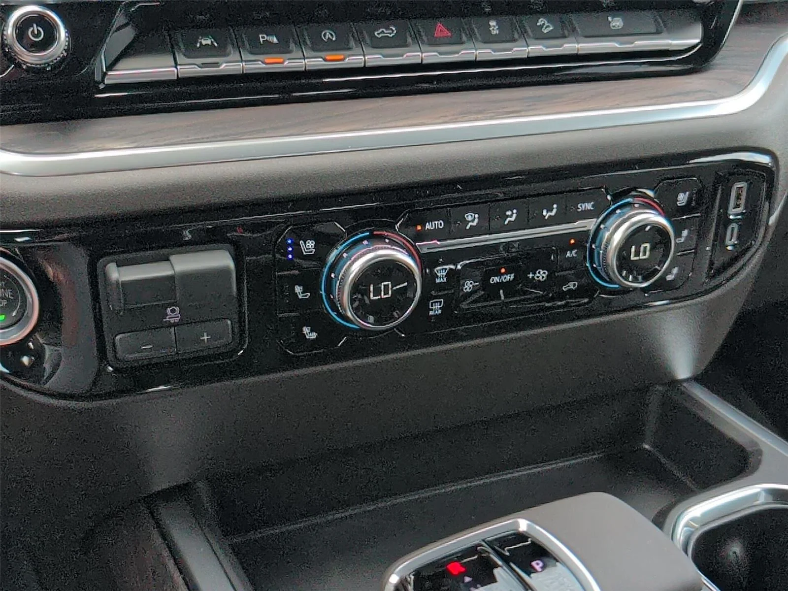 New 2026 Glacier White Tricoat GMC SLT image 21