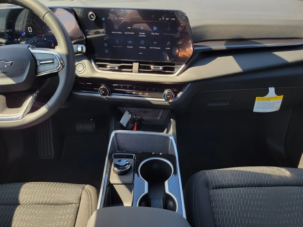 New 2027 Summit White Chevrolet LT image 19