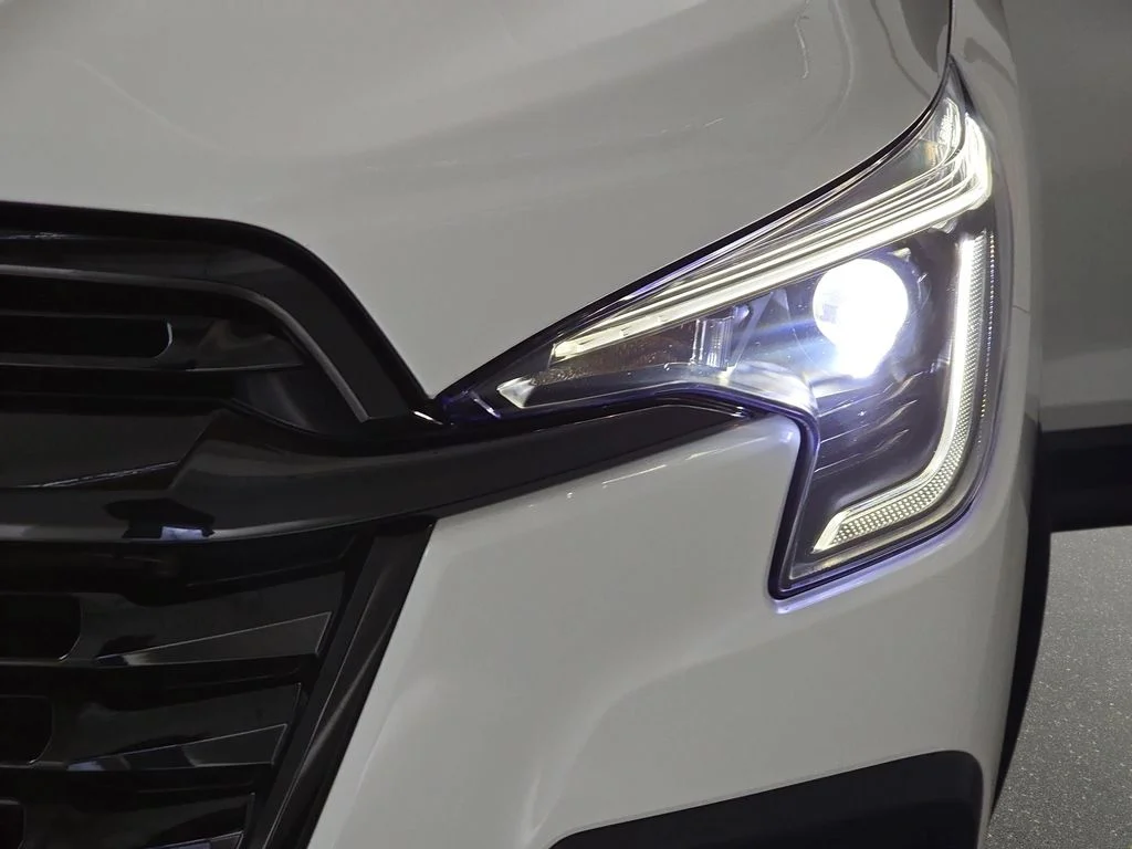 Used 2024 White Subaru Onyx Edition image 34