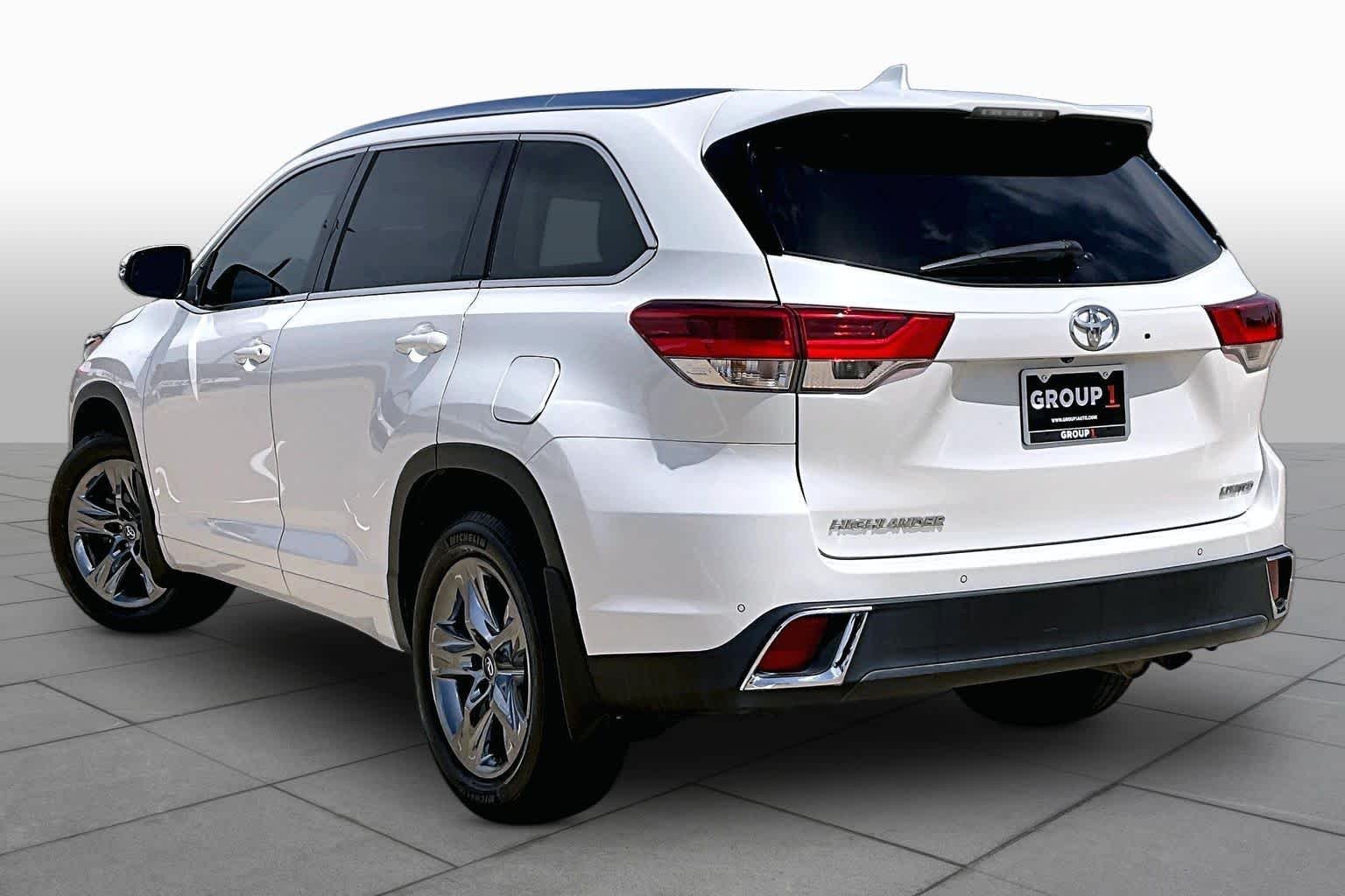 Used 2018 Blizzard Pearl Toyota Limited image 12