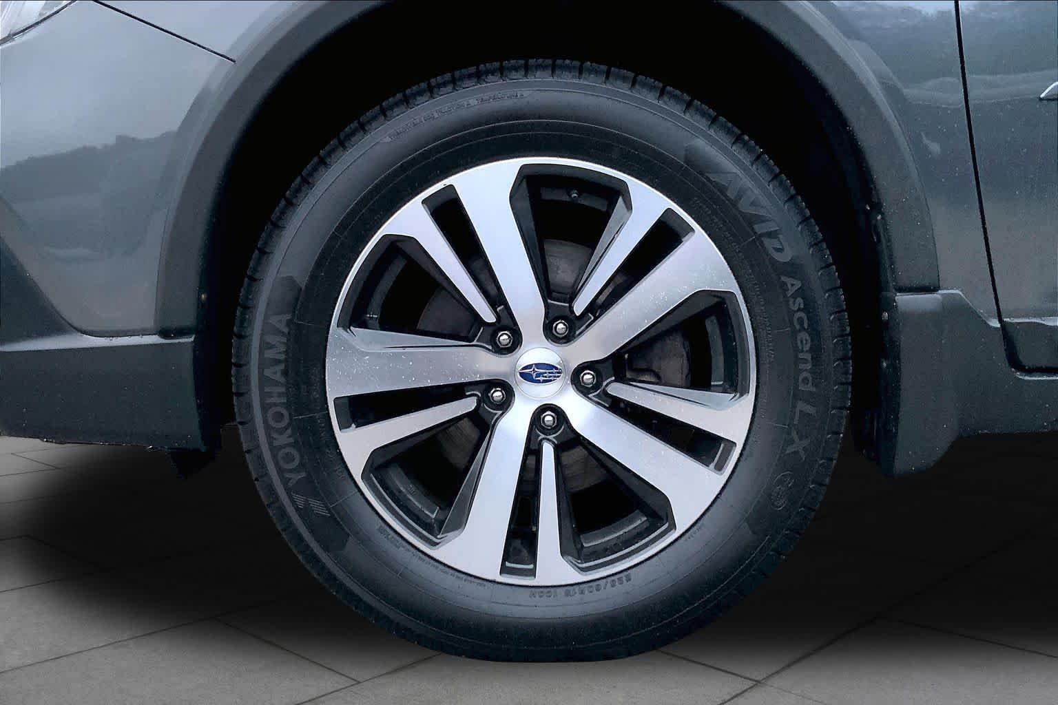 Used 2018 Magnetite Gray Metallic Subaru Limited image 11