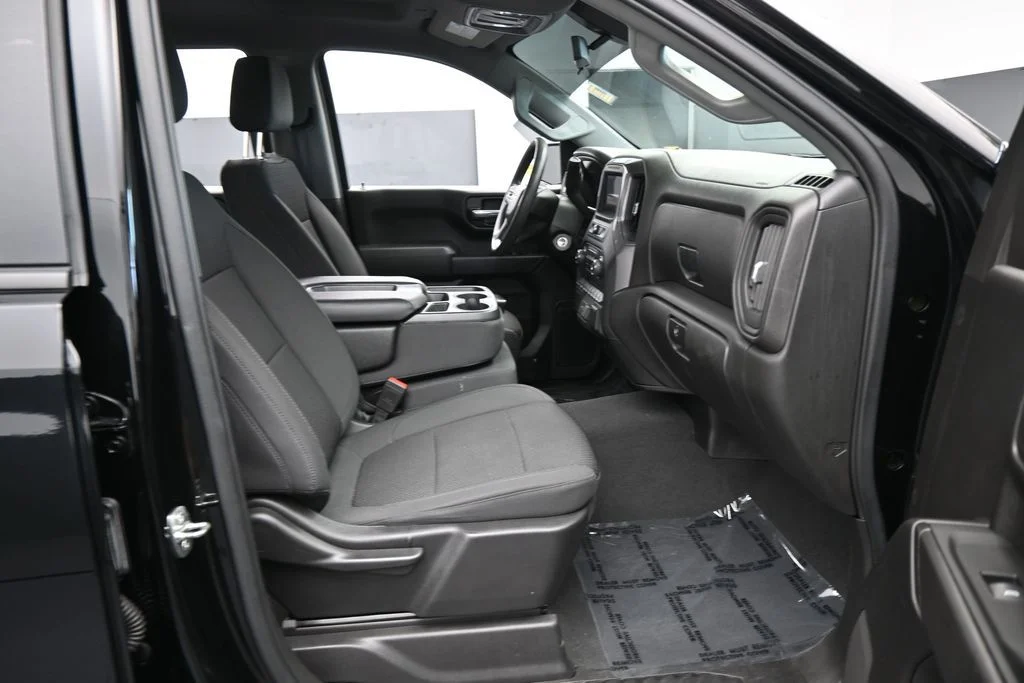Used 2021 Black Chevrolet Custom image 34