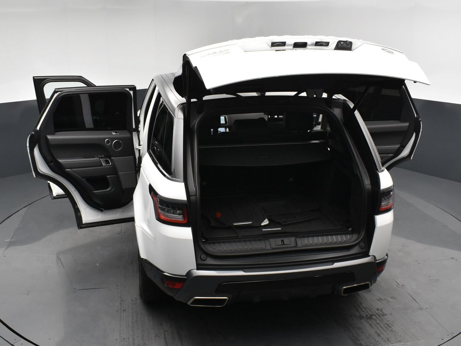 Used 2019 Fuji White Land Rover HSE image 32