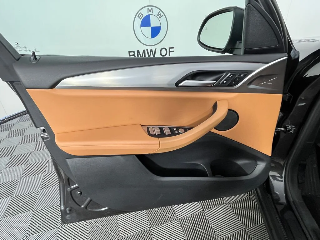 Used 2024 Gray BMW xDrive30i image 25