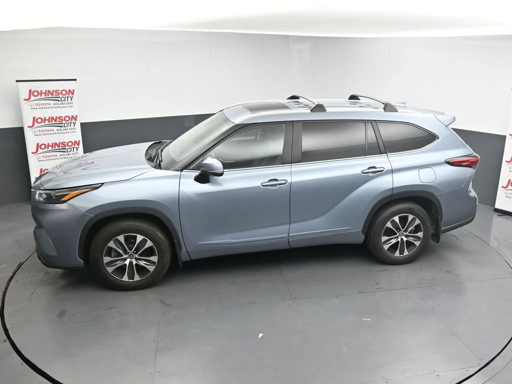 Used 2023  Toyota XLE image 31