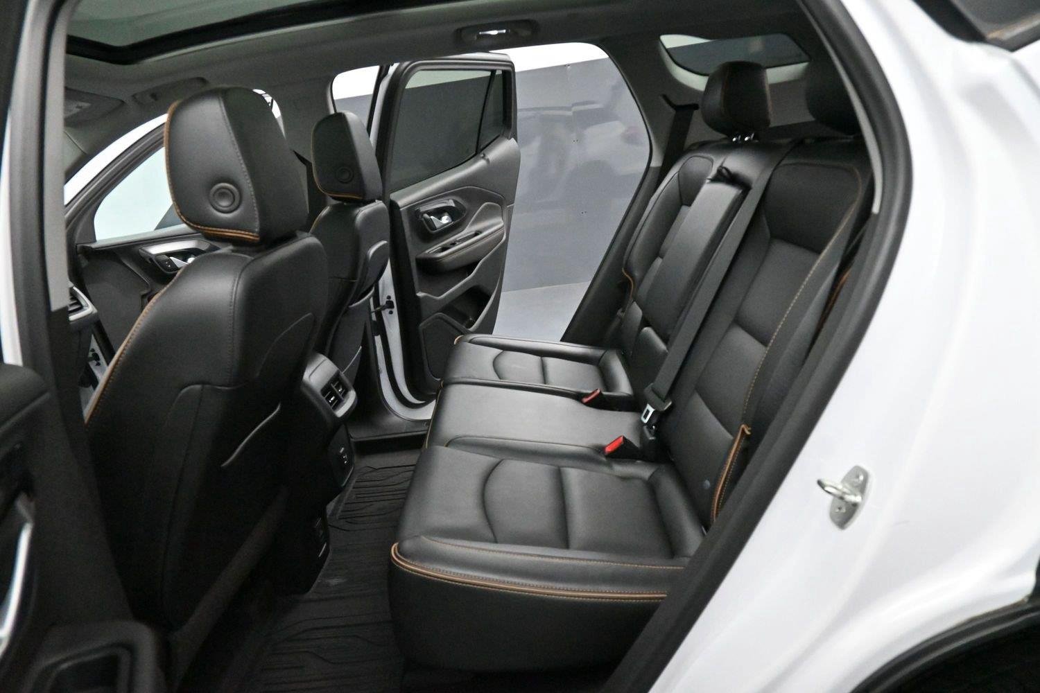 Used 2022 Summit White GMC AT4 image 33