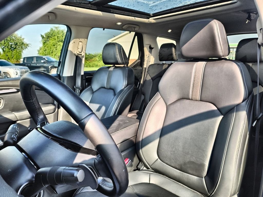 Used 2024 Black Honda Touring image 11