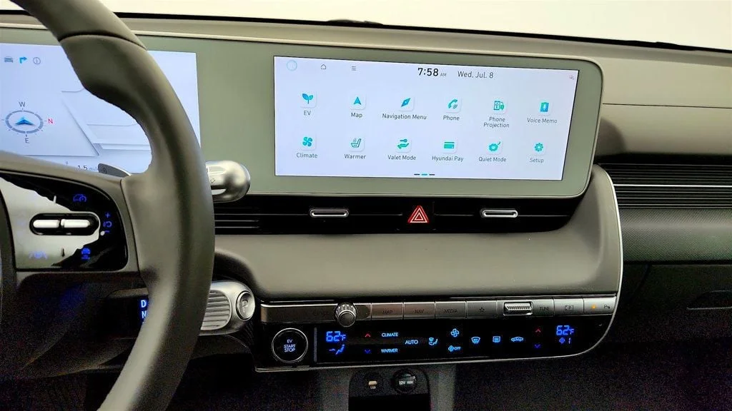 Used 2024 Digital Teal Hyundai SEL RWD image 18