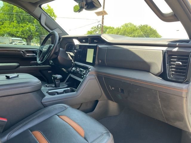 Used 2024 White GMC AT4 image 31