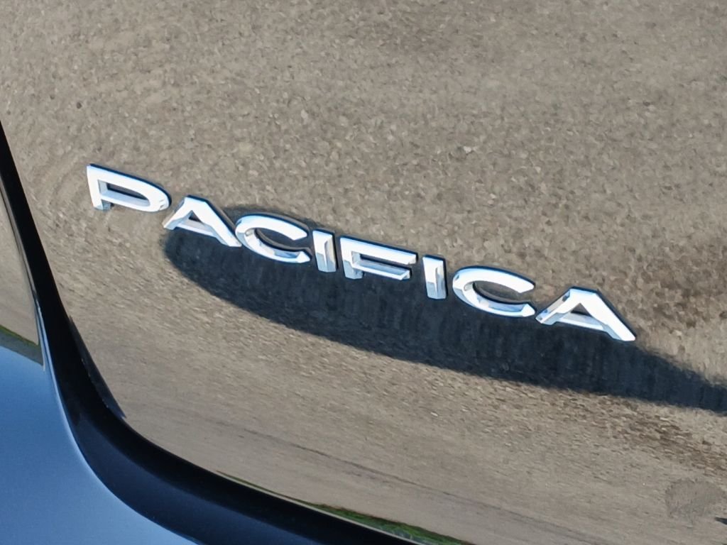 Used 2025 Black Chrysler Select image 12