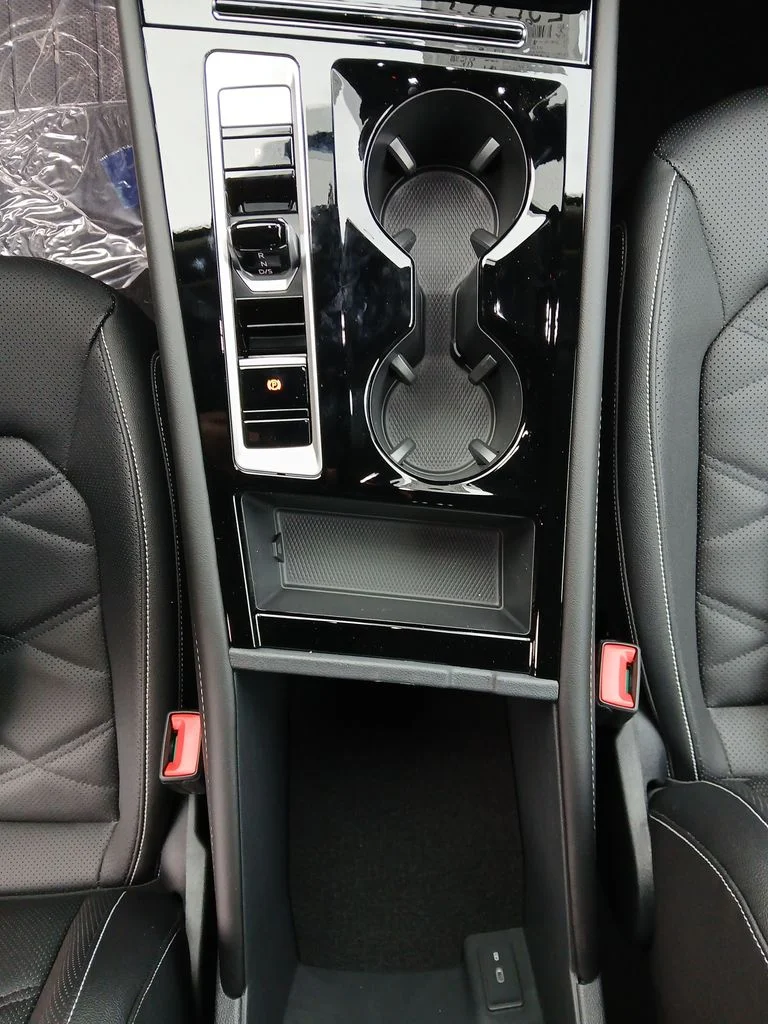 New 2026 Black Volkswagen 2.0T SE w/Technology image 24