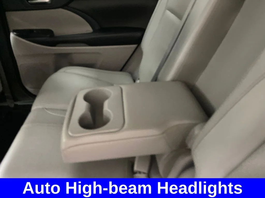 Used 2019 Green Toyota XLE image 15