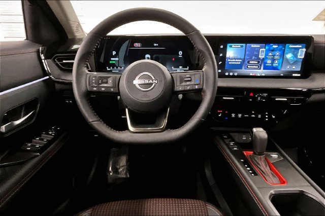 New 2026 Aspen White Tricoat/Super Black Nissan SR image 20