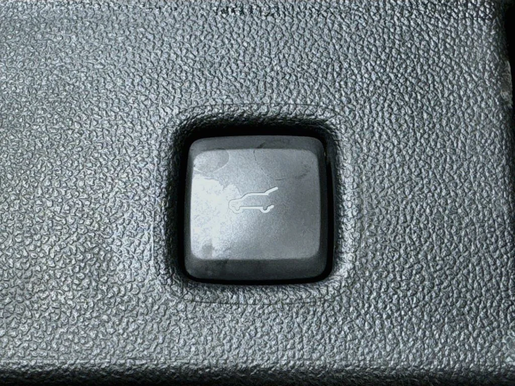 Used 2022 Black Ford SE image 32