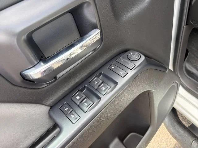 Used 2015 Silver GMC  image 20