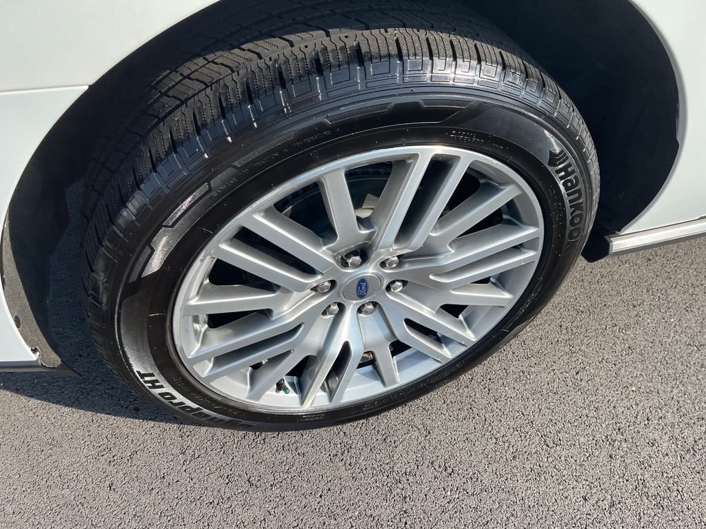 Used 2022 White Ford Limited image 9