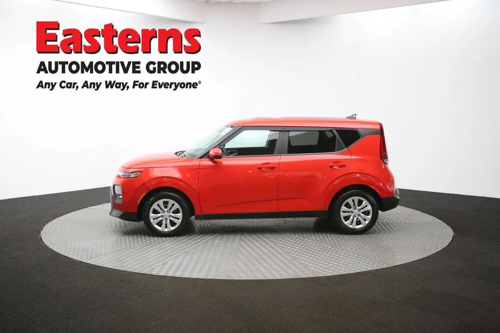 Used 2022 Red Kia LX image 57