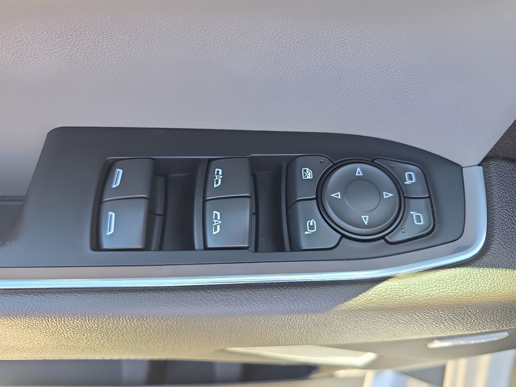 Used 2022  GMC SLT image 24