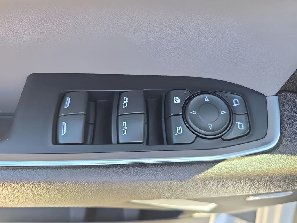 Used 2022  GMC SLT image 24