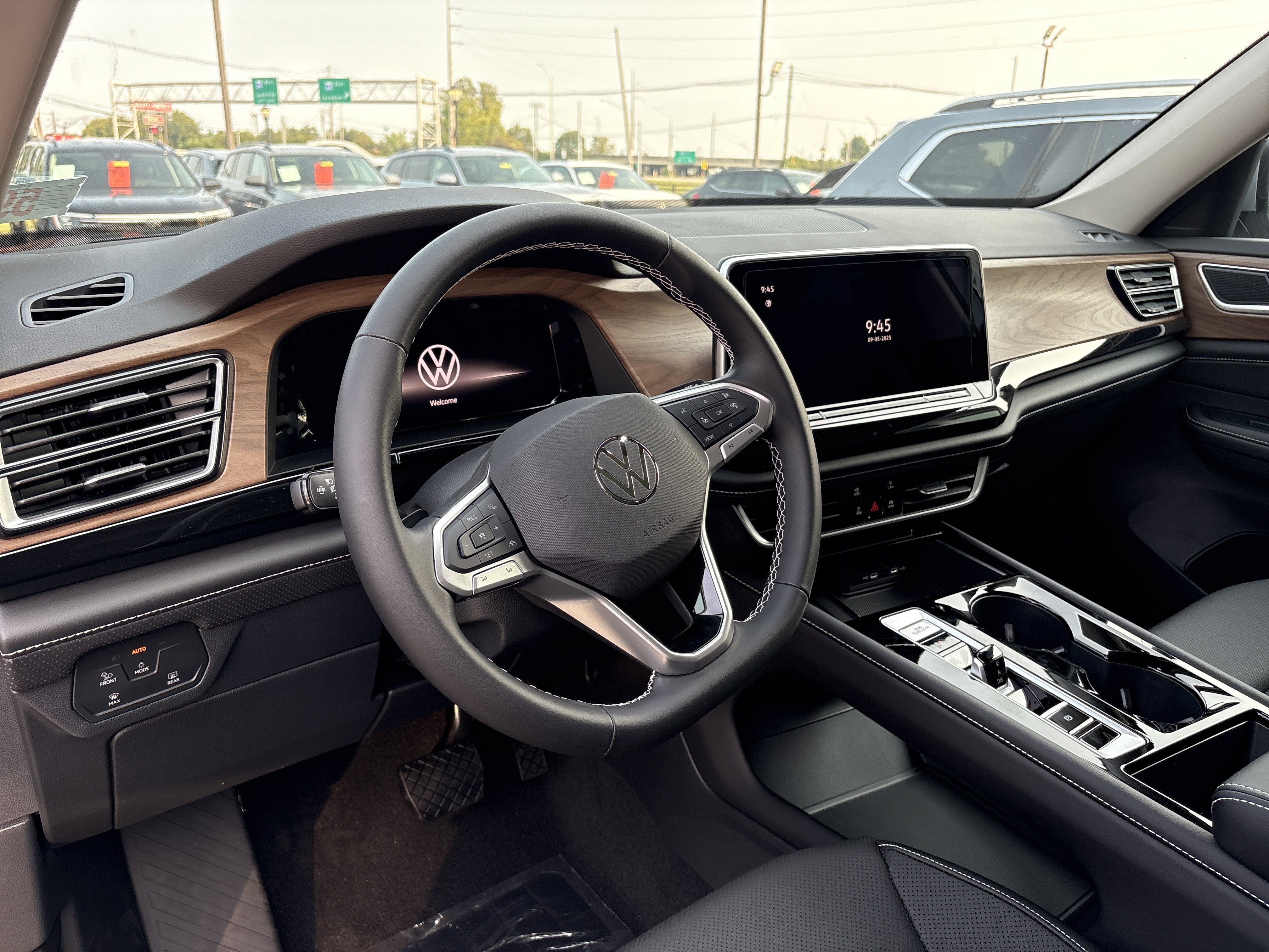 2026 Volkswagen Atlas SE w/Tech - Photo 11