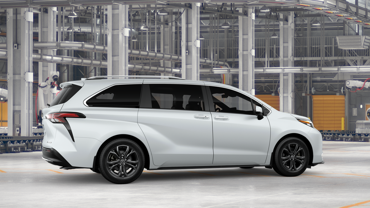 New 2026 Wind Chill Pearl Toyota Platinum image 11