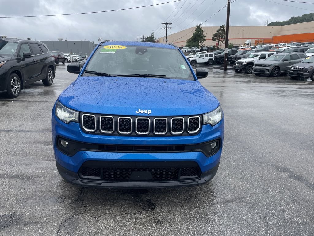 Used 2024 Blue Jeep Latitude image 5