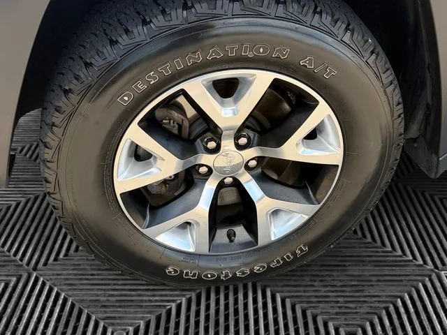Used 2016 Black Jeep Trailhawk image 9