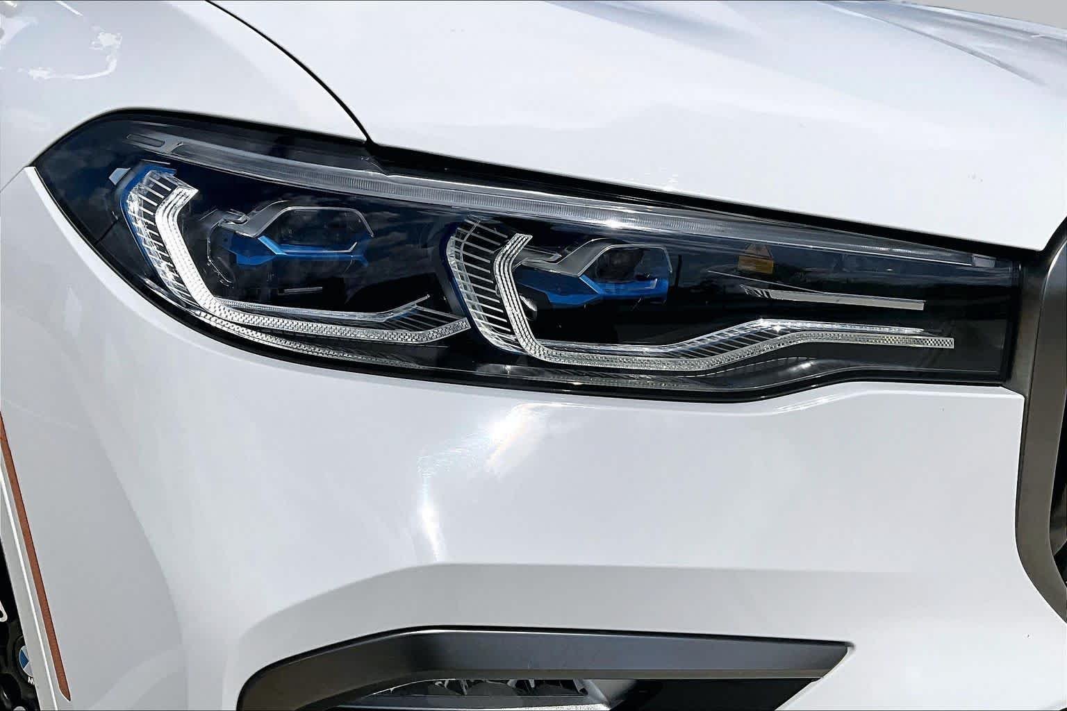 Used 2022 Alpine White BMW M50i image 26