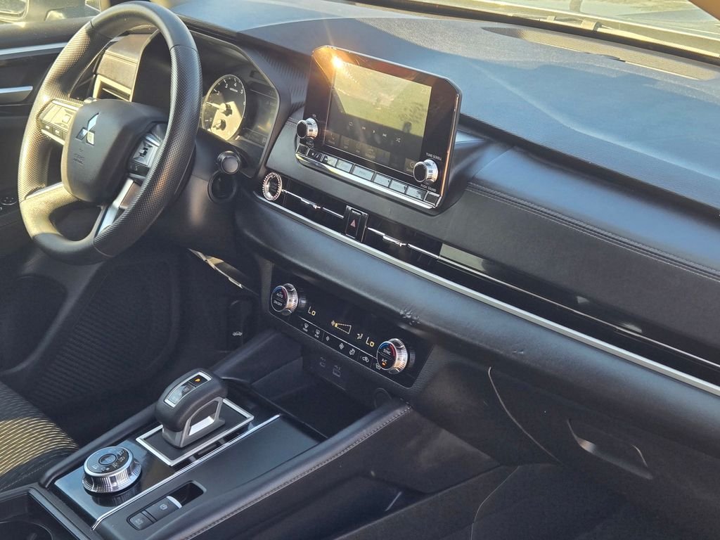 2024 Mitsubishi Outlander ES - Photo 10