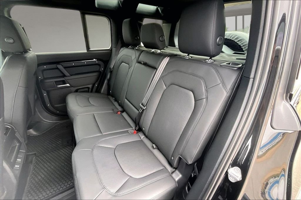 New 2026 Santorini Black LAND ROVER S image 10