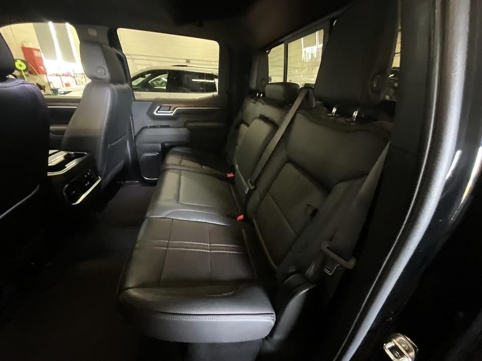 Used 2022 Black Chevrolet High Country image 32