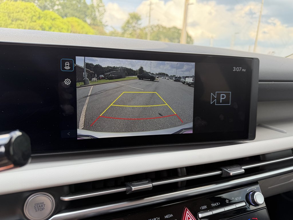 Used 2025 Silver Hyundai SEL image 32