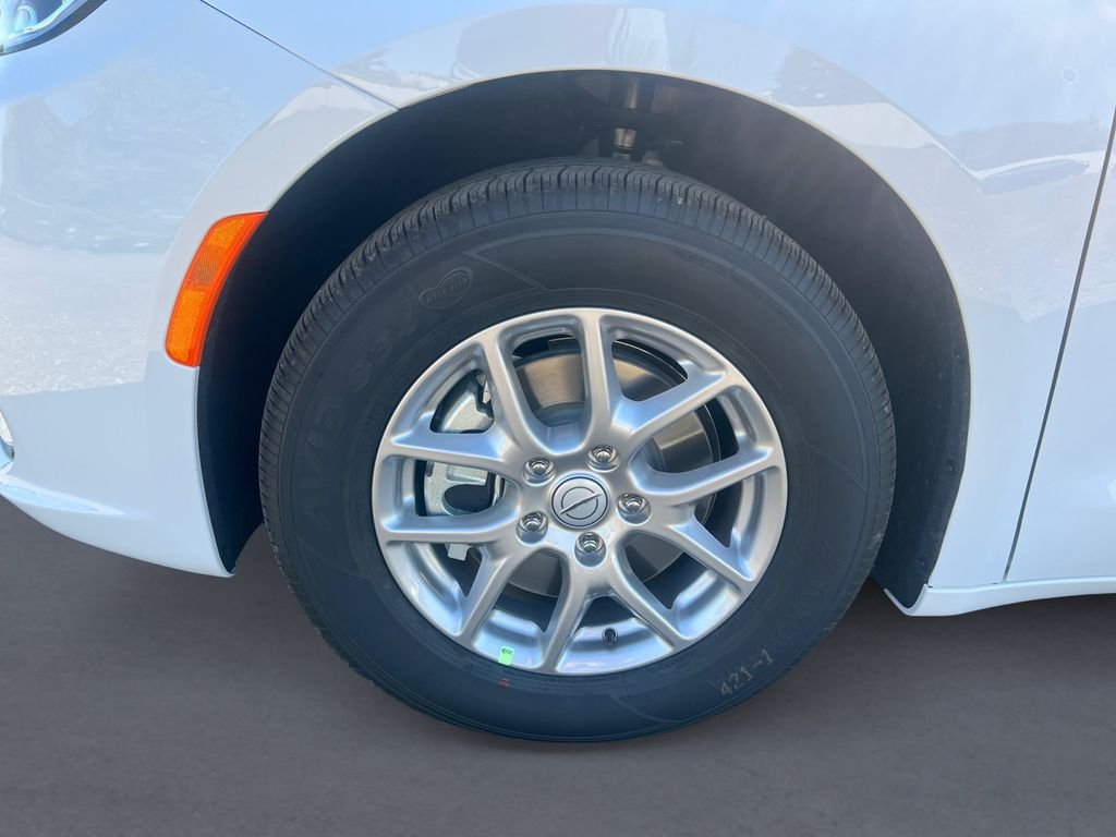 2026 Chrysler Pacifica Select - Photo 9