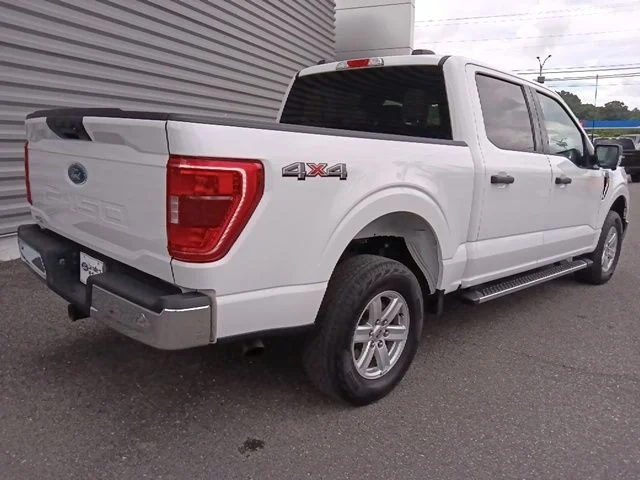 Certified Used 2023 Oxford White Ford XLT image 3