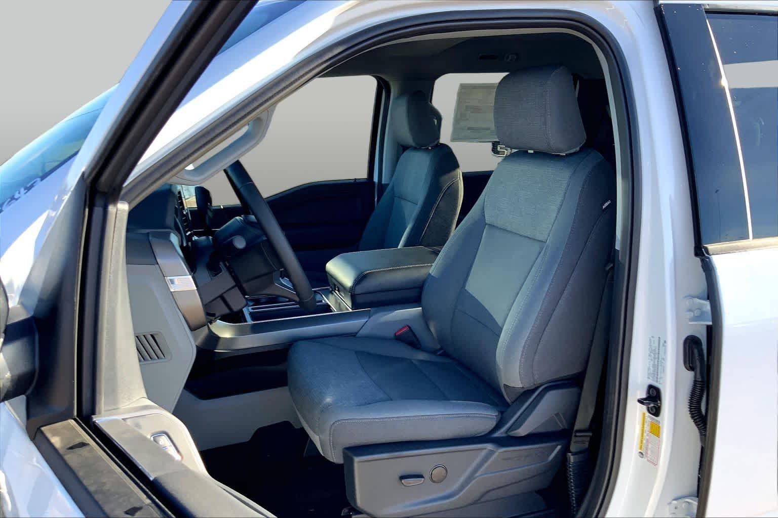 New 2026 Oxford White Ford XLT image 9