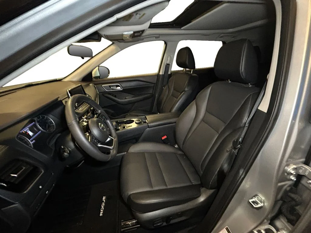 Used 2021 Brilliant Silver Nissan SV image 10