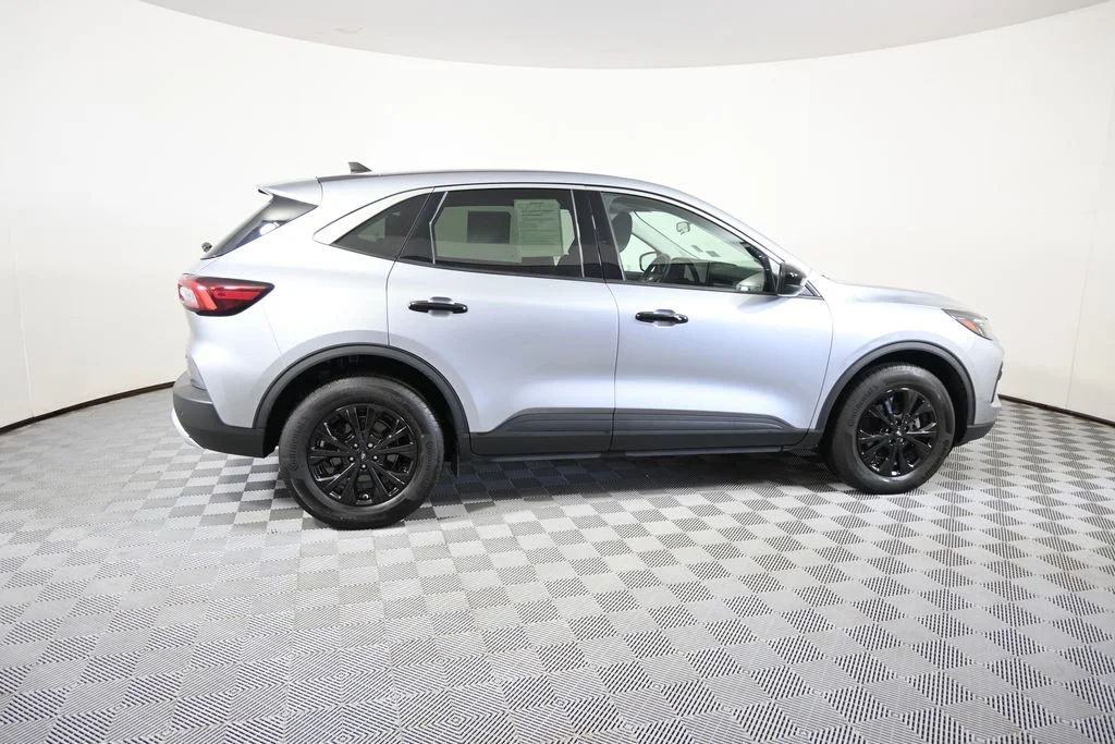 Used 2023  Ford Active image 7