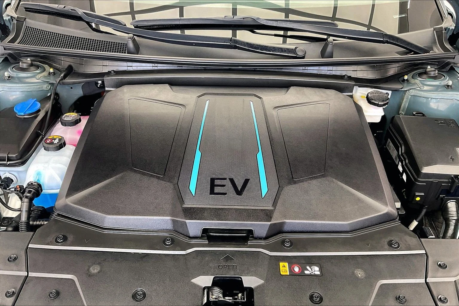 Used 2023 Digital Teal Hyundai SE image 9