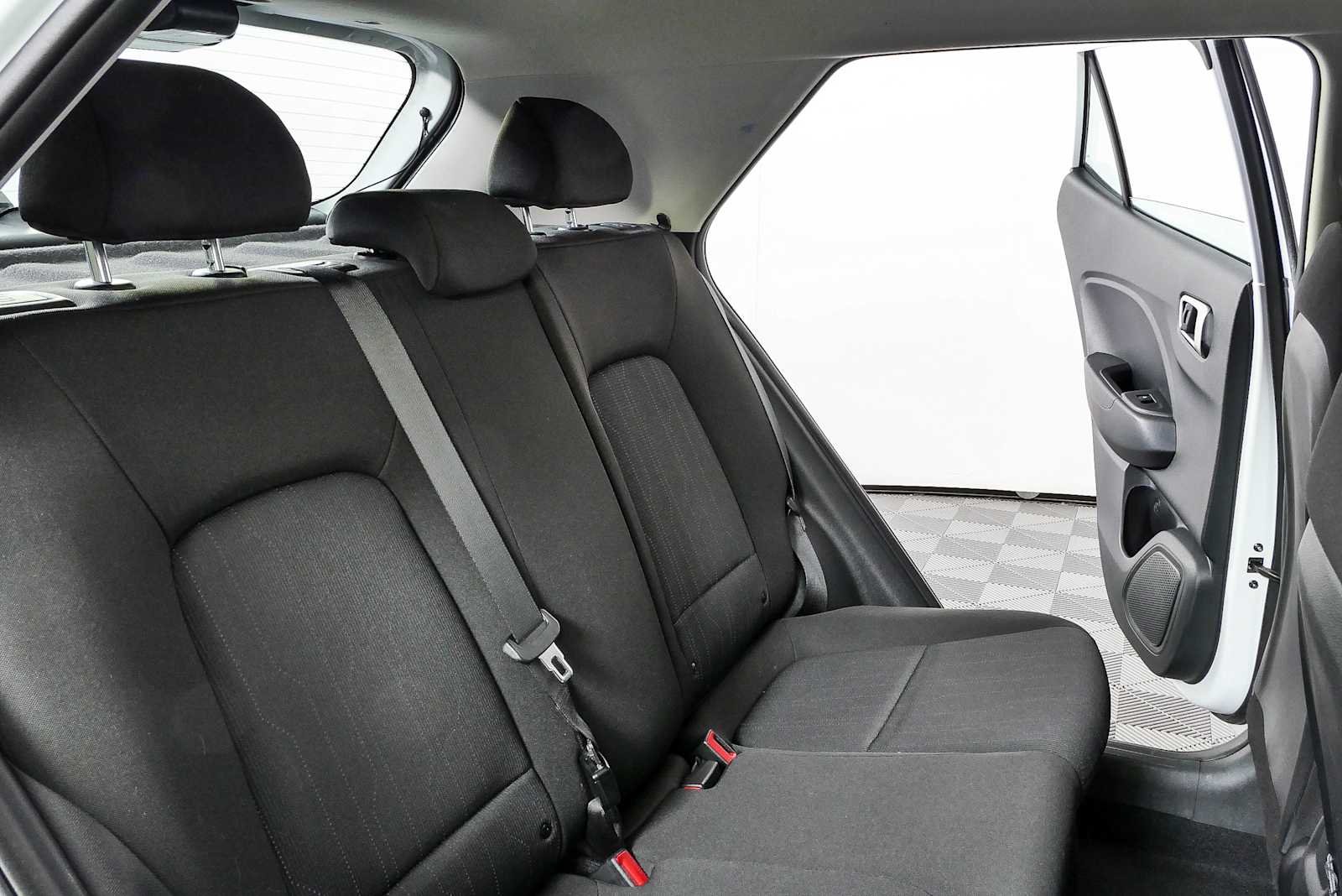 Used 2023 Lunar White Hyundai SE image 13