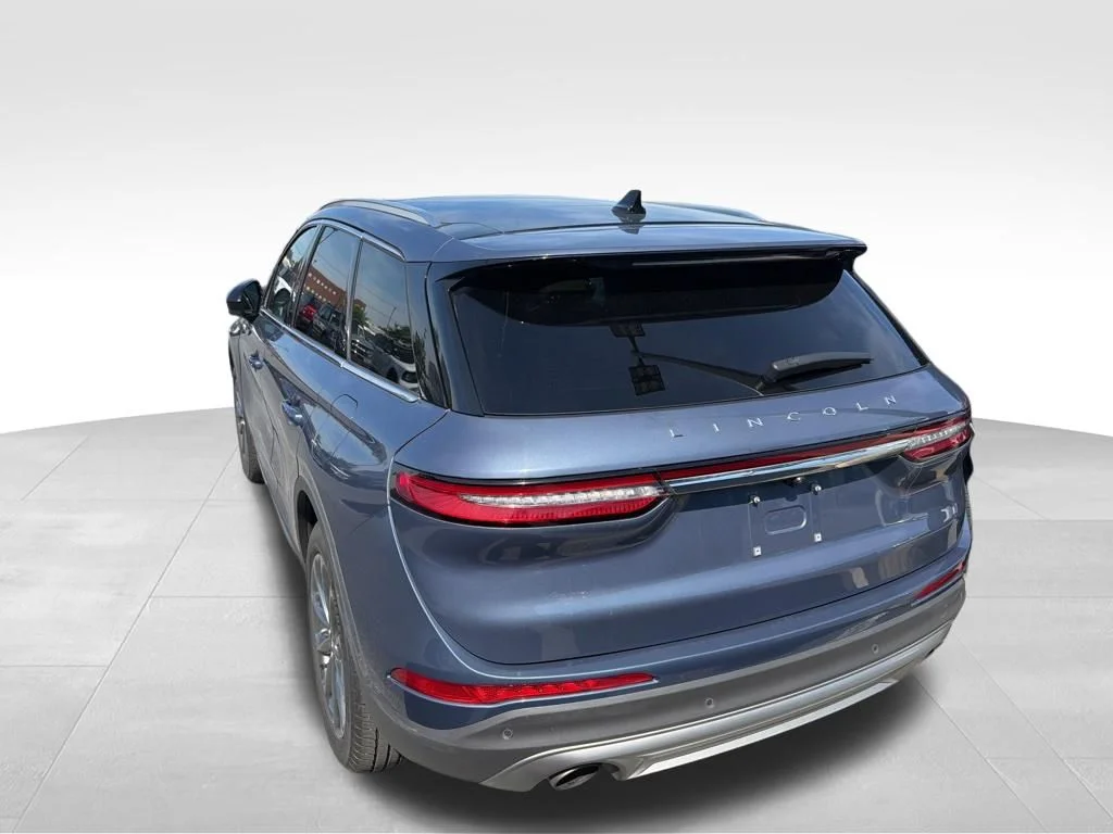 Used 2022 Blue Metallic Lincoln Standard image 11