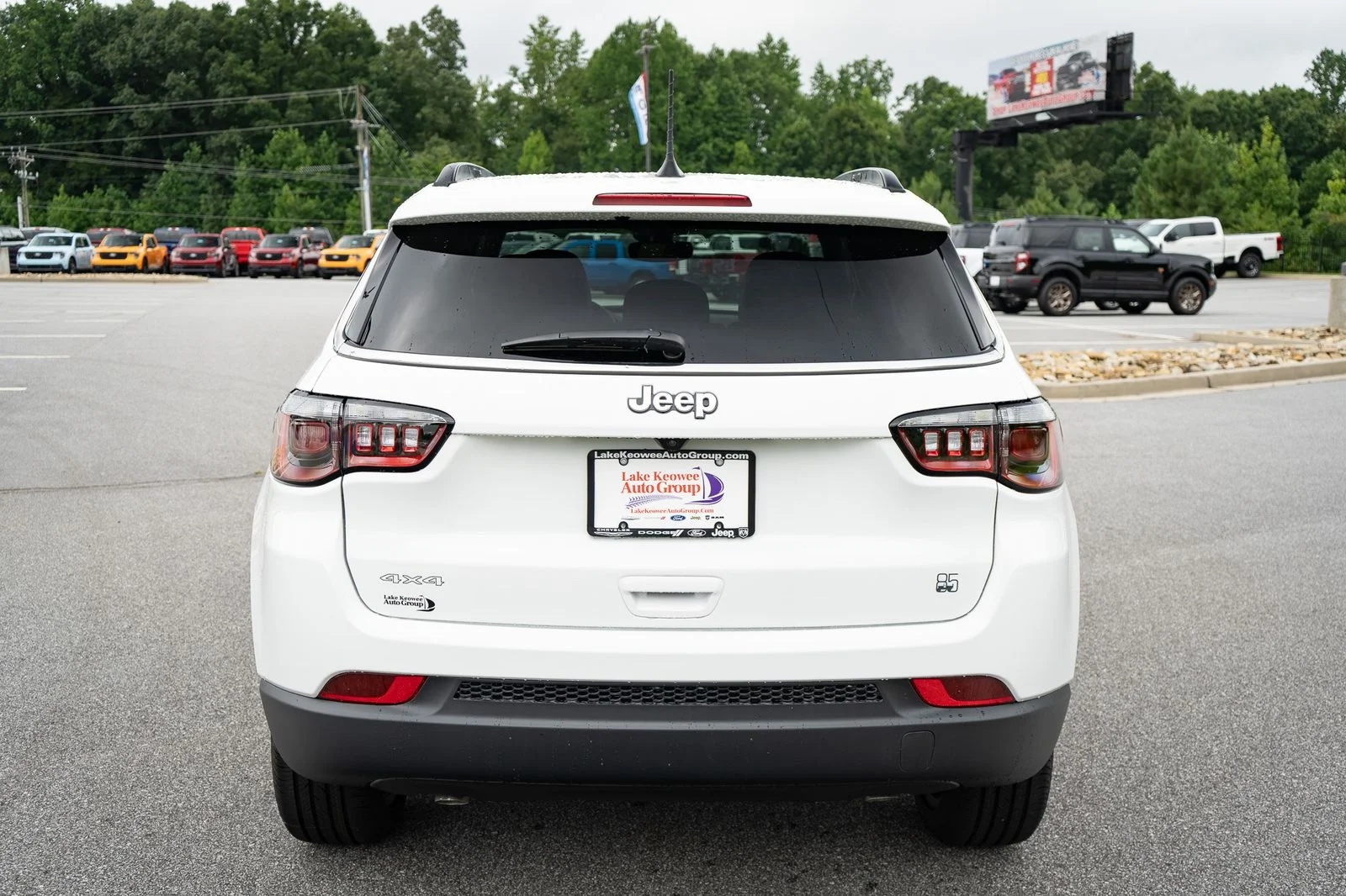 New 2026 Bright White Clear-Coat Exterior Paint Jeep  image 8