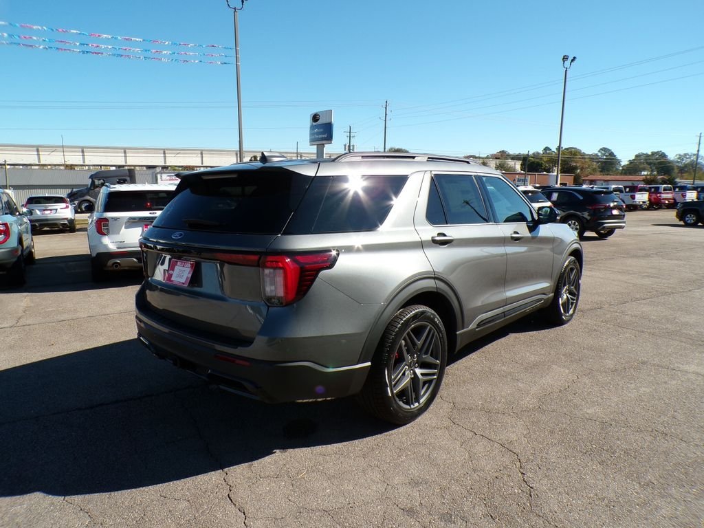New 2026 Carbonized Gray Metallic Ford ST-Line image 7