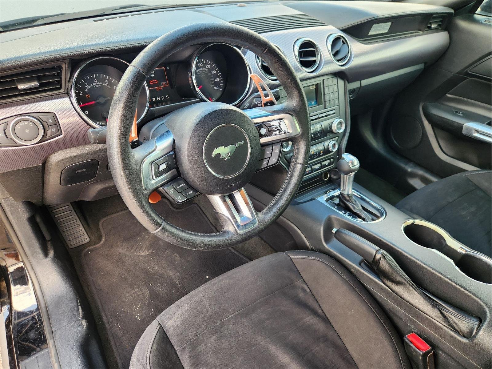 2017 Ford Mustang photo 26 of 33