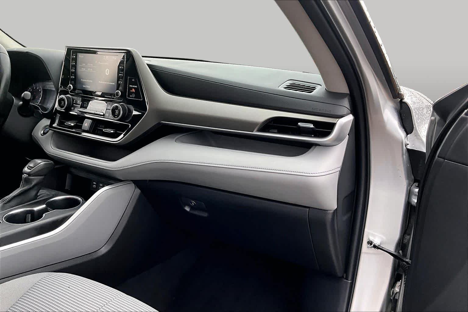 Used 2022 Celestial Silver Metallic Toyota LE image 18