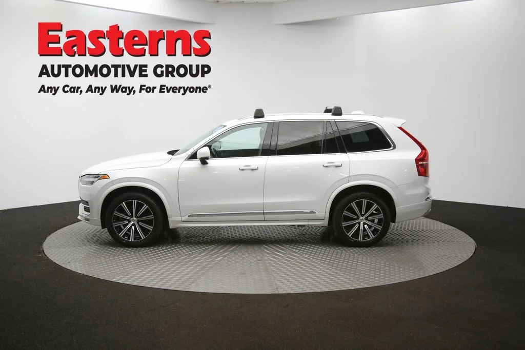 Used 2022 White Volvo T6 Inscription image 61