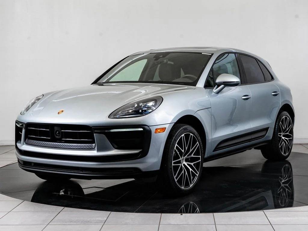 2025 Porsche Macan's photo