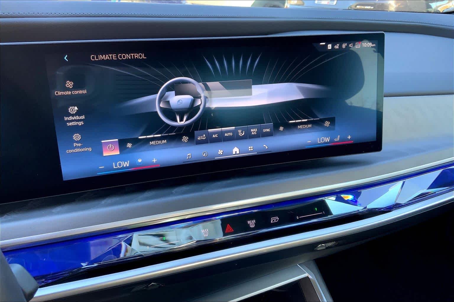 2025 BMW 7 Series 760i - Photo 18