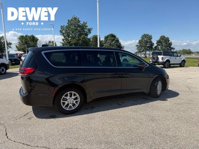 Used 2023 Brilliant Black Crystal Pearlcoat Chrysler Touring L image 14