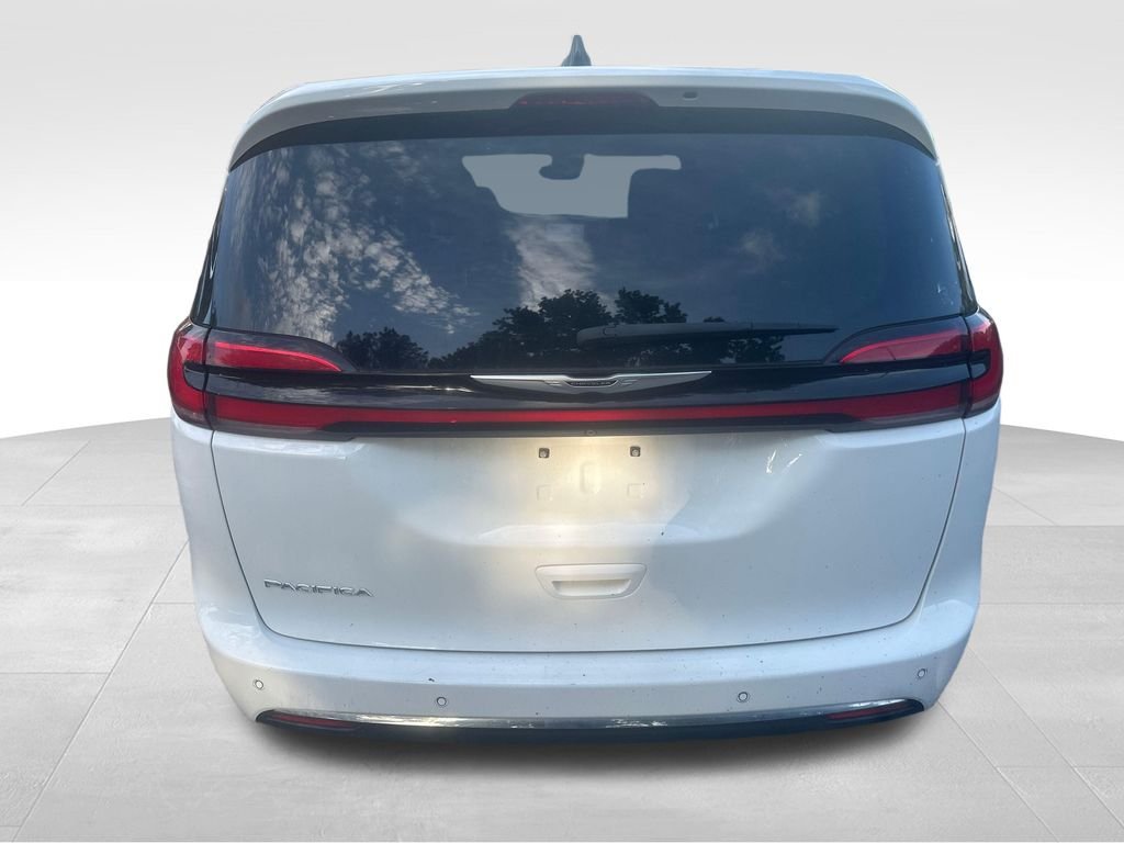 Used 2023 White Chrysler Touring L image 19
