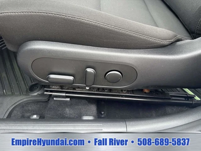 Used 2024 White Hyundai SEL image 17